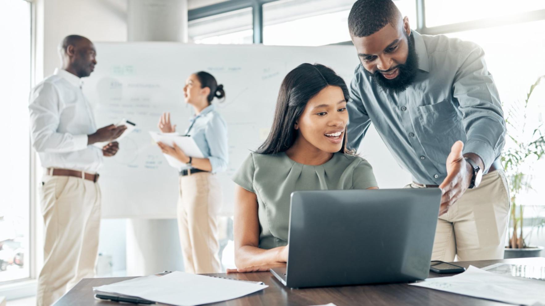 Análisis de métricas y seguimiento de objetivos financieros